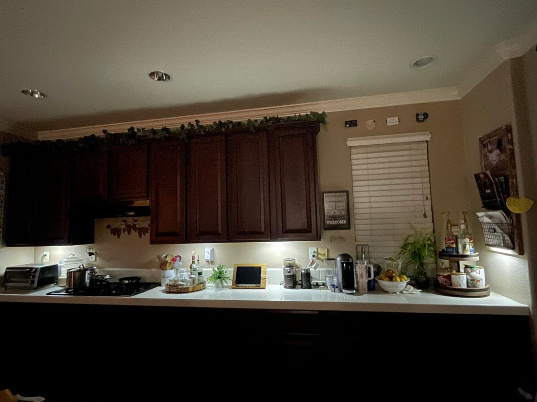under kitchen cabinet lighting