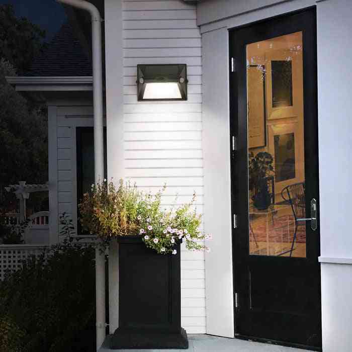 Gluroo Outdoor Guardian Light